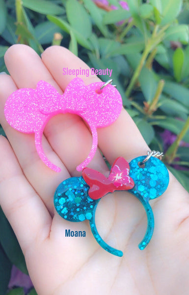 Minnie Glitter Keychain - Glitter keychain Moana inspired - Sleeping Beauty inspired keychain Free shipping glitter keychain tassel